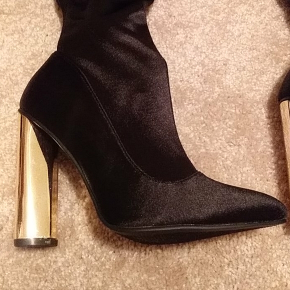 Shoe - Picture 2 of 8